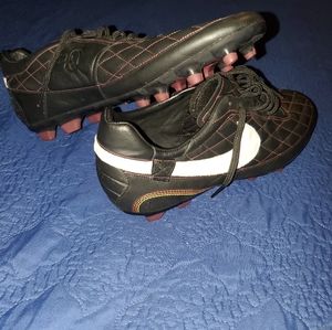 Nike US13 Ronaldinho Gaucho Dois FG leather cleats